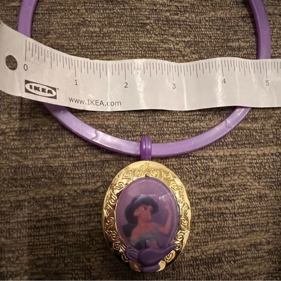 Disney Princess Jasmine Choker - Picture 5 of 5